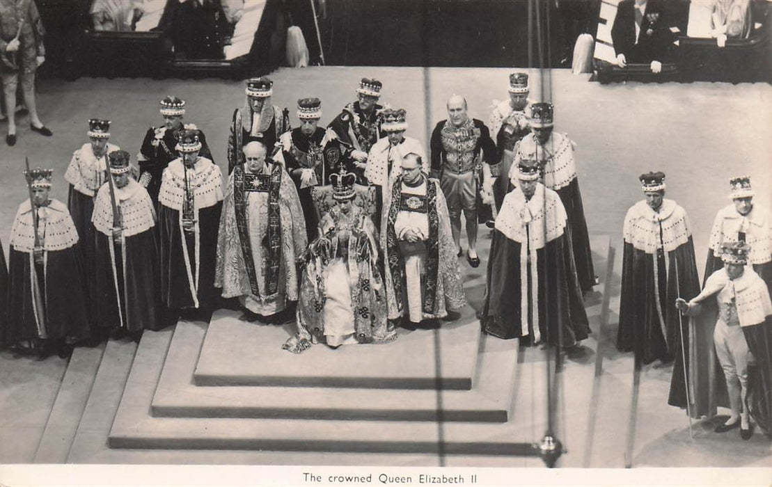 London The Crowned Queen Elizabeth Ii