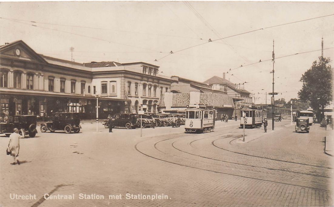 Utrecht Centraal Station Met Stationplein