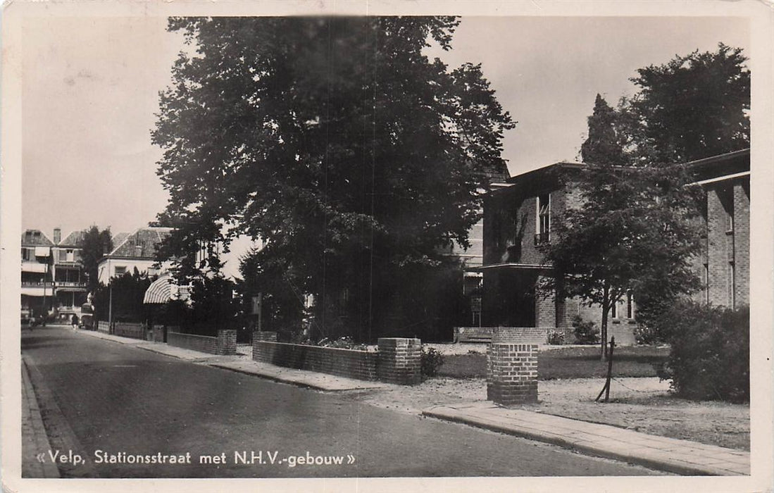 Velp Stationsstraat Met N.H.V.-Gebouw