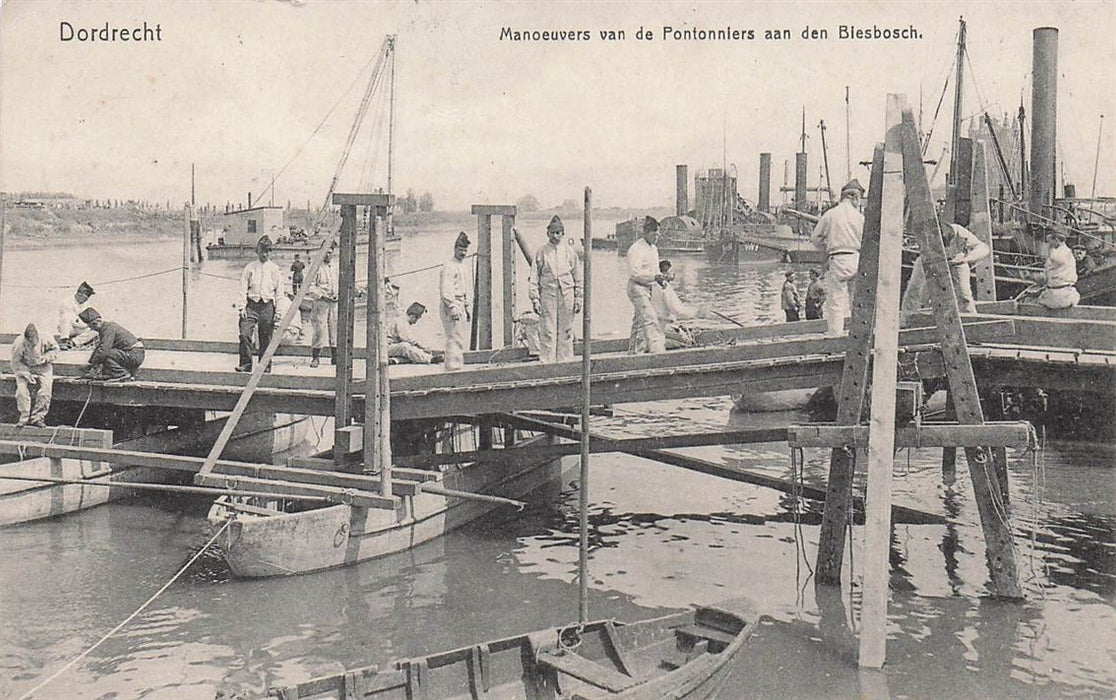 Dordrecht Manoeuvers Van De Pontonniers Aan Den Biesbosch