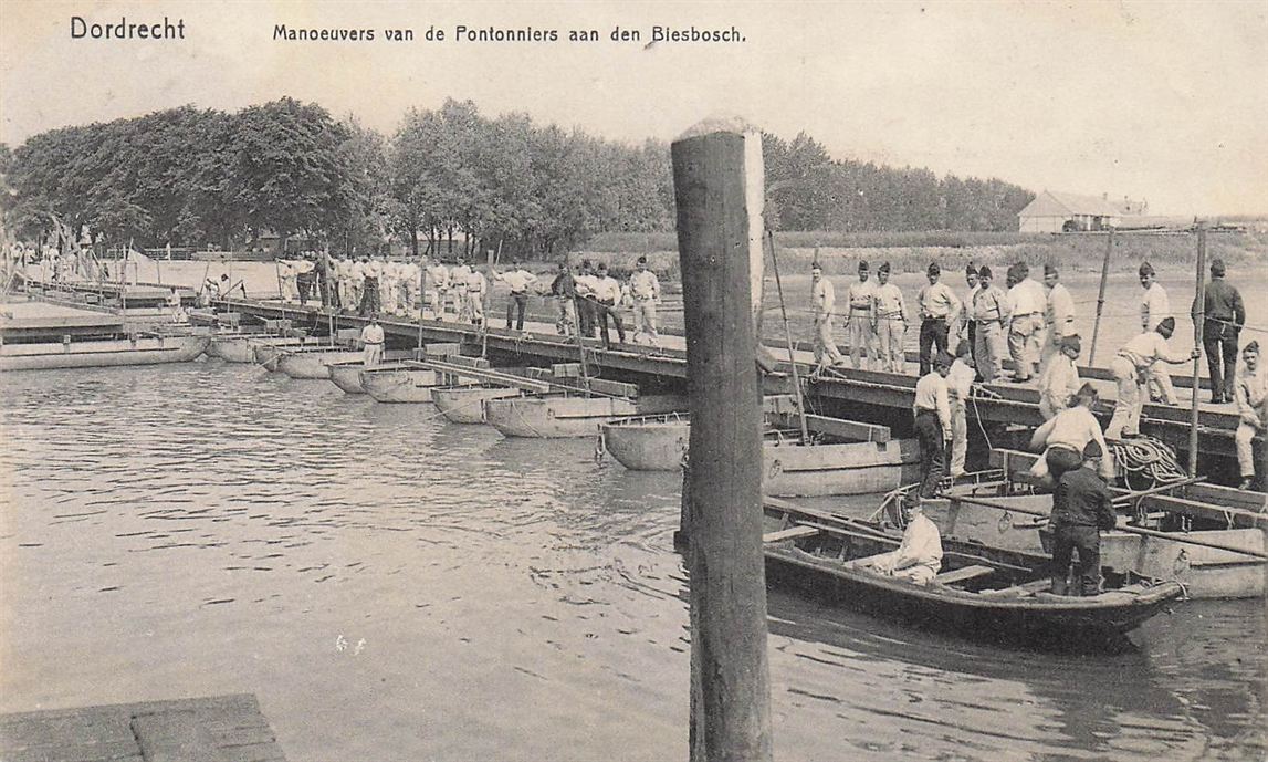 Dordrecht Manoeuvers Van De Pontonniers Aan Den Biesbosch
