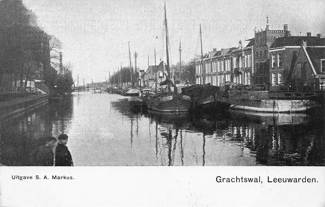 Grachtswal Leeuwarden.