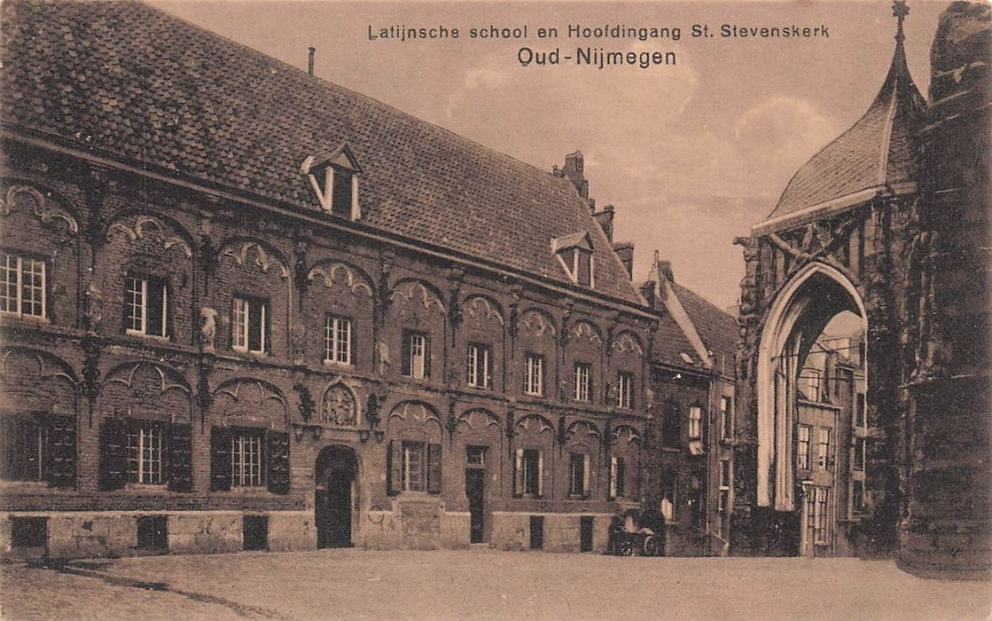 Latijnsche School En Hoofdingang St Stevenskerk Oud-Nijmegen