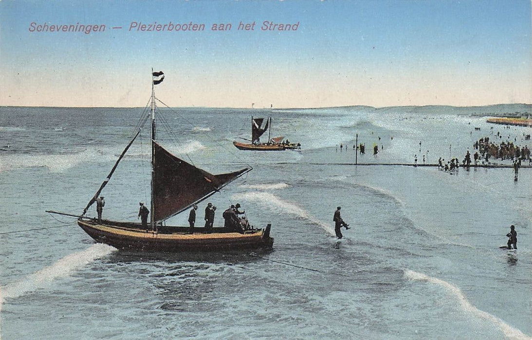 Scheveningen Plezierbooten Aan Het Strand