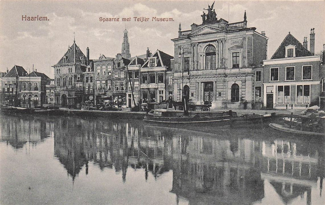 Haarlem Spaarne Met Teijler Museum