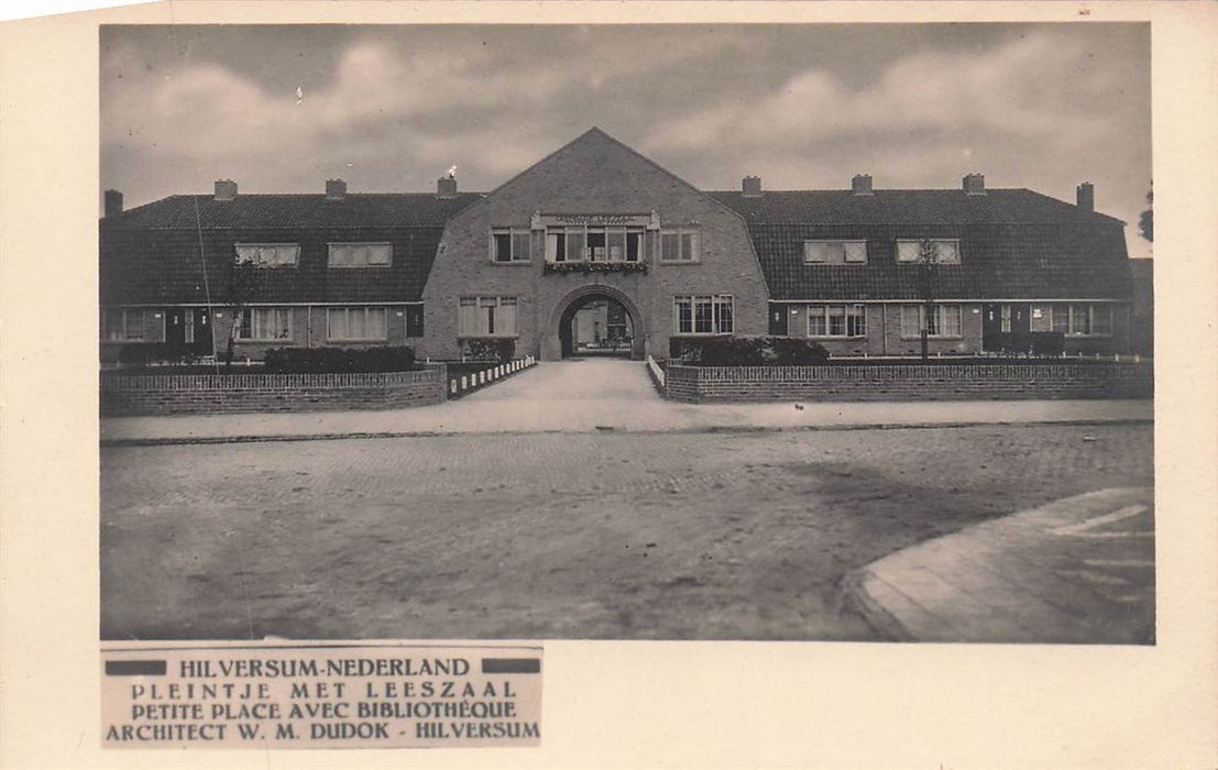 Hilversum Pleintje Met Leeszaal