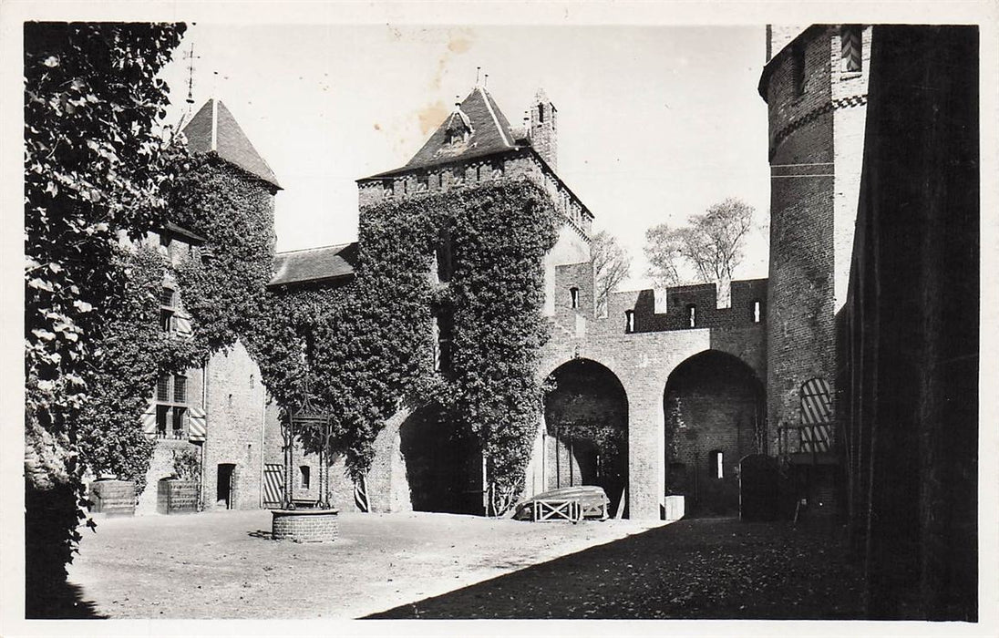 Muiden Het Muiderslot Binnenplaats Met Poort