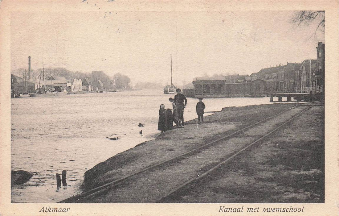Alkmaar Kanaal Met Zwemschool