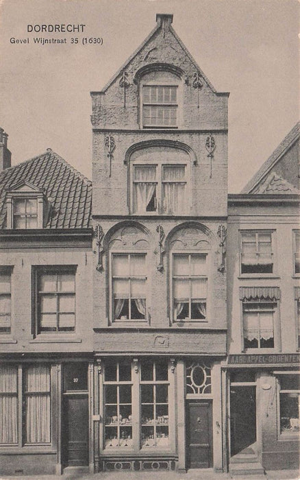Dordrecht Gevel Wijnstraat 35 (1630)