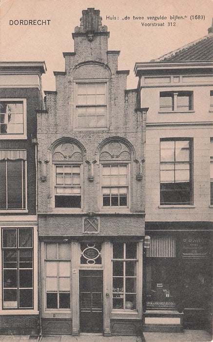 Dordrecht Huis De Twee Vergulde Bijlen.(1683) Voorstraat 312
