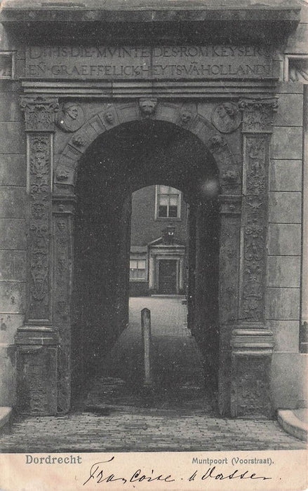 Dordrecht Muntpoort (Voorstraat).