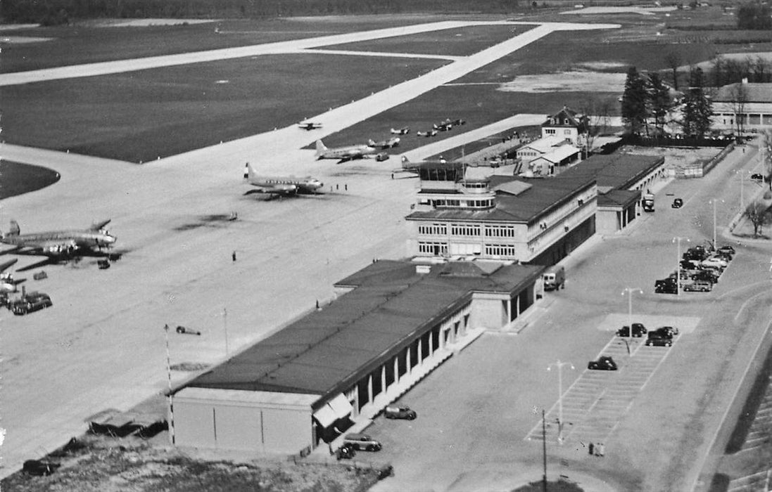 L'Aerogare De L'Aeroport Intercontinental De Geneve-Cointrin