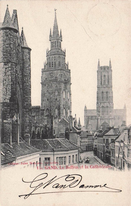 Gand Le Beffroi Et La Cathedrale