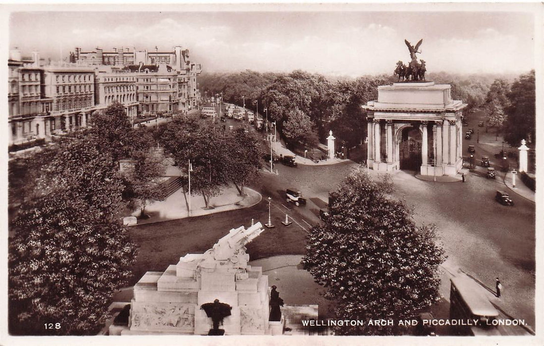 Wellington Arch And Piccadilly London