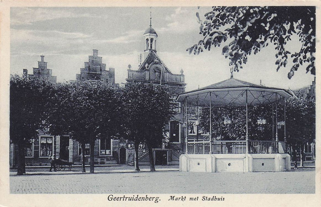 Geertruidenberg Markt Met Stadhuis