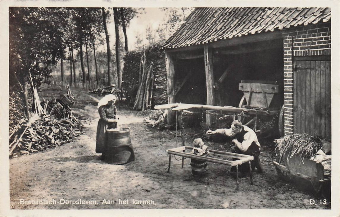 Brabantsch-Dorpsleven Aan Het Karnen