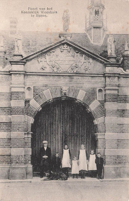 Poort Van Het Koninklijk Weeshuis Te Buren