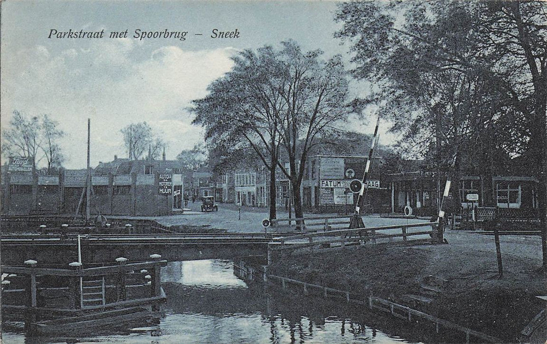 Parkstraat Met Spoorbrug Sneek