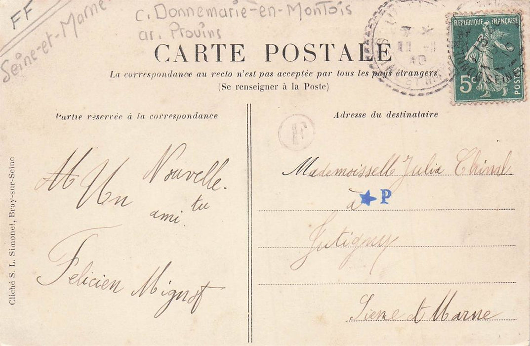 Sognolles (S.-&-M.) Place De L'Eglise