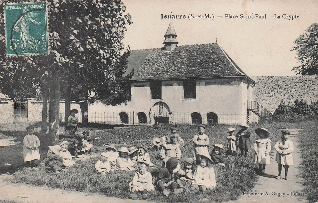 Jouarre (S.-Et-M.) Place Saint-Paul La Crypte