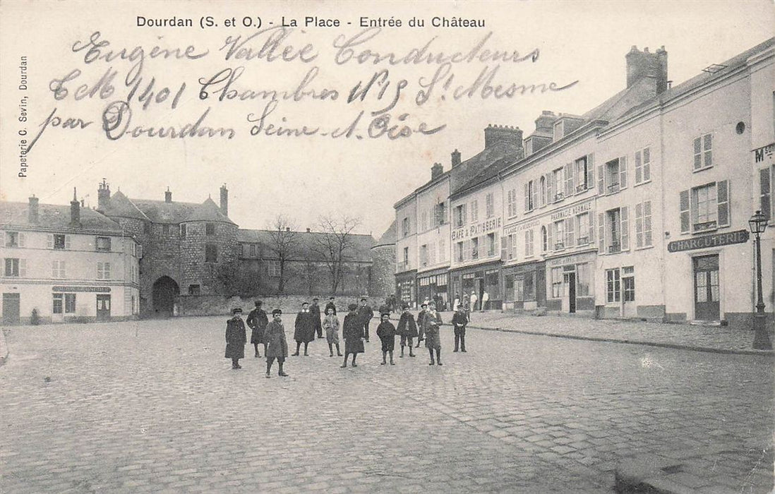 Dourdan (S Et O.) La Place Entree Du Chateau