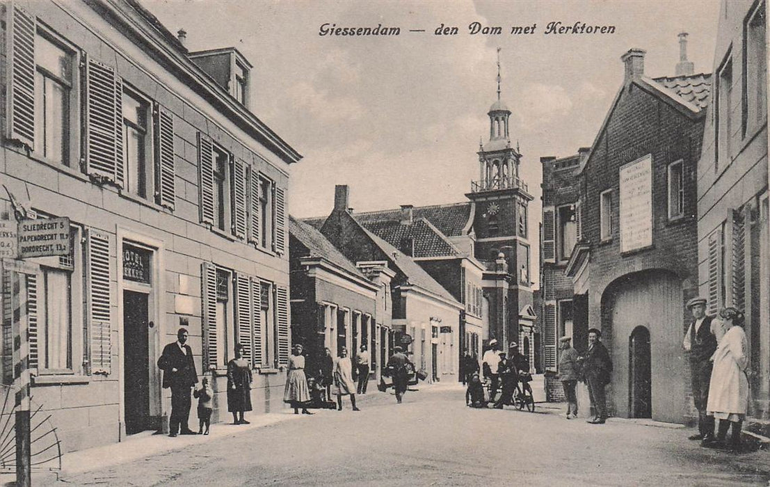 Giessendam Den Dam Met Kerktoren