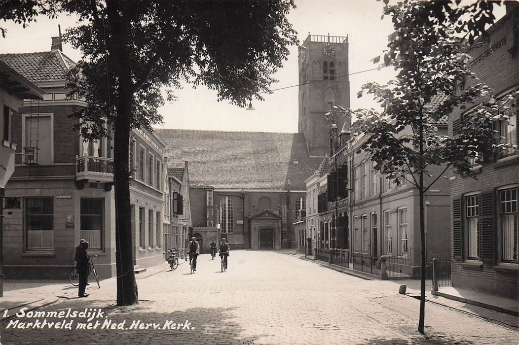 Sommelsdijk Marktveld Met Ned Herv Kerk
