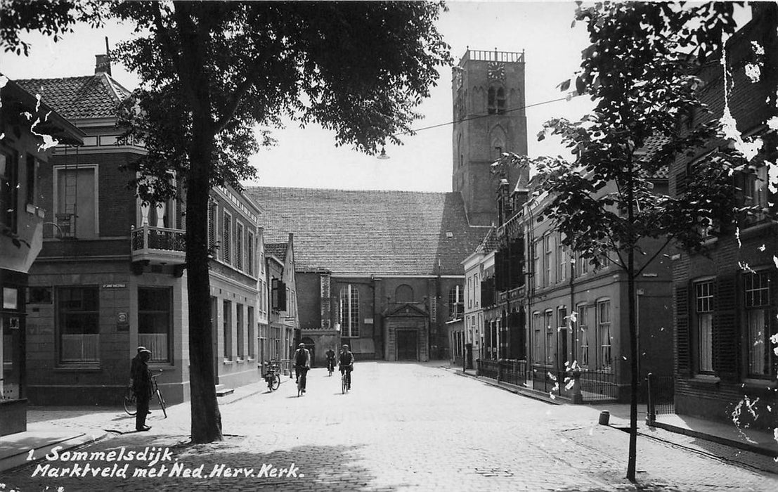 Sommelsdijk Marktveld Met Ned Herv Kerk