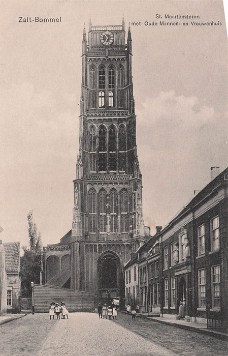 Zaltbommel St Maartenstoren Met Oude Mannen En Vrouwenhuis