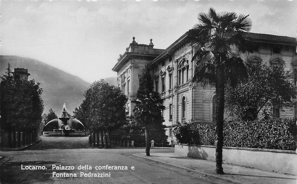 Locarno Palazzo Della Conferanza E Fontana Pedrazzini