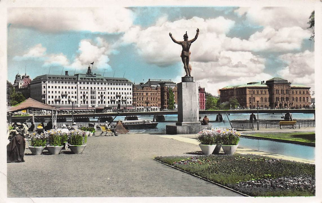 Stockholm Strömparterren Med Grand Hotel Och Nationalmuseum I Bakgrunden