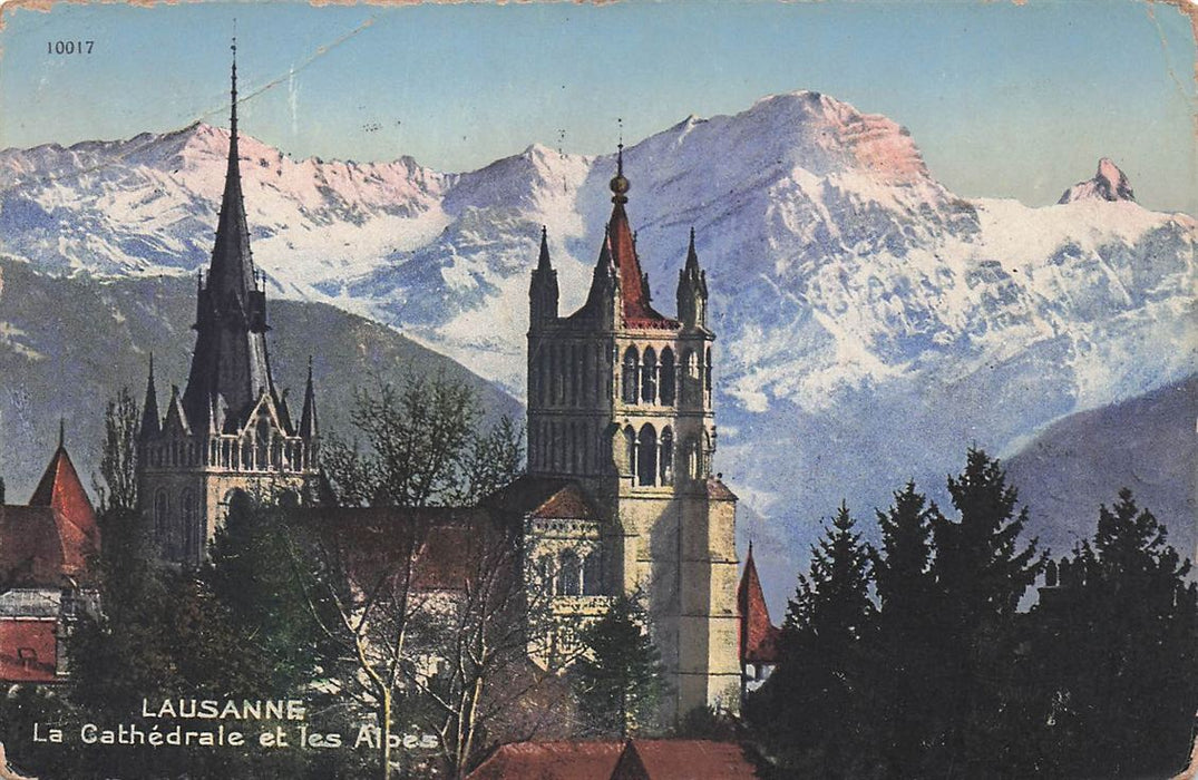 Lausanne La Cathedrale Et Les Alpes