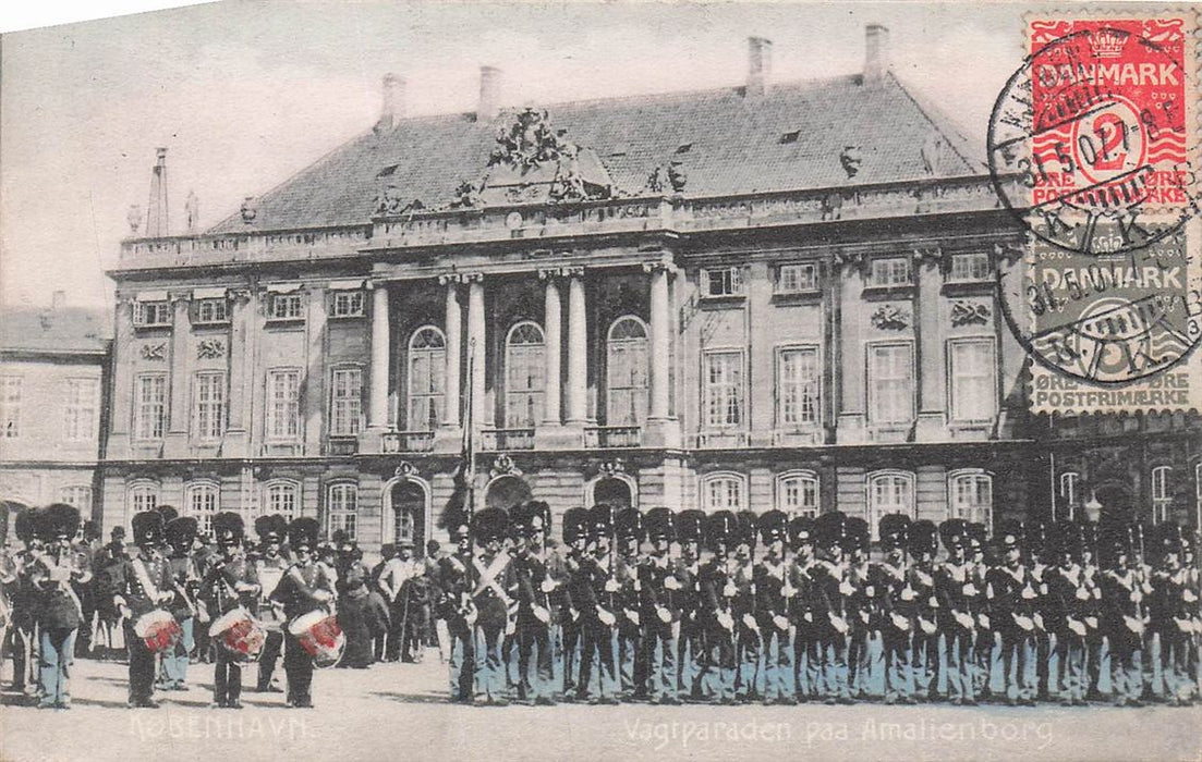 Kobenhavn Vagtparaden Paa Amalienborg