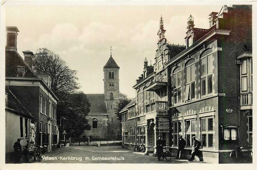 Velsen Kerkbrug met Gemeentehuis