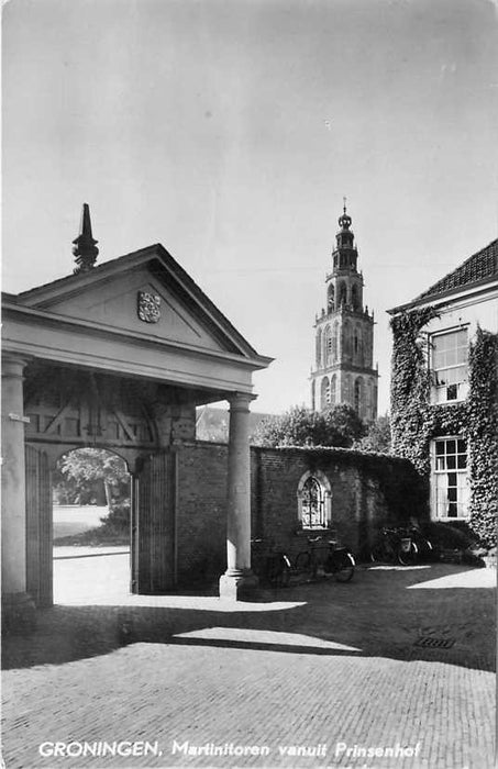 Groningen Martinitoren vanuit Prinsenhof