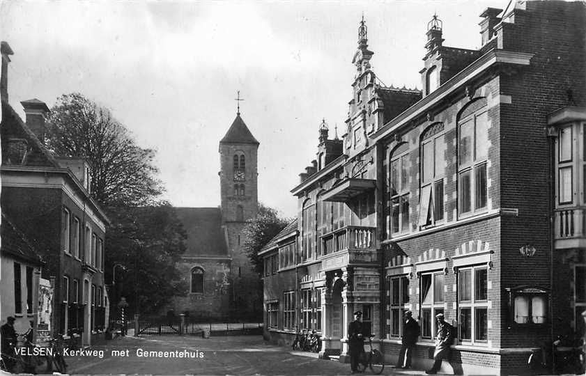 Velsen Kerkweg met Gemeentehuis