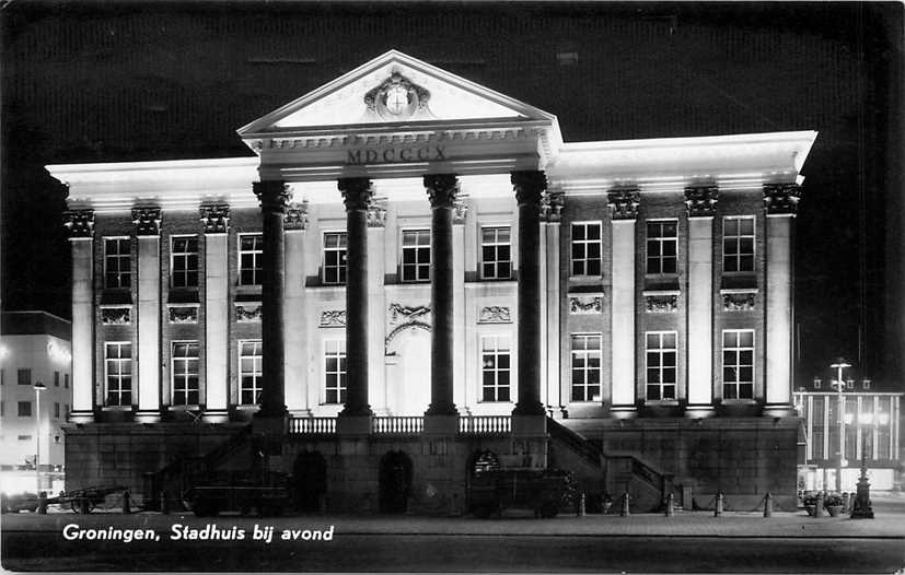 Groningen Stadhuis bij avond