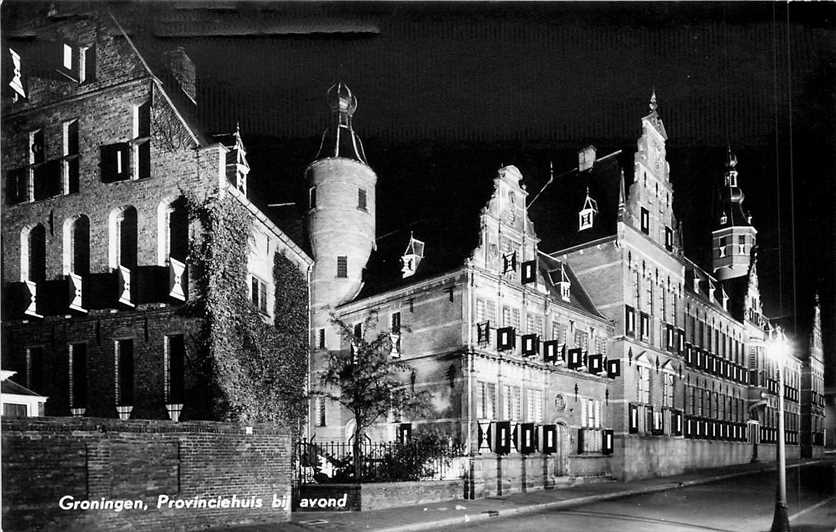 Groningen Provinciehuis bij avond