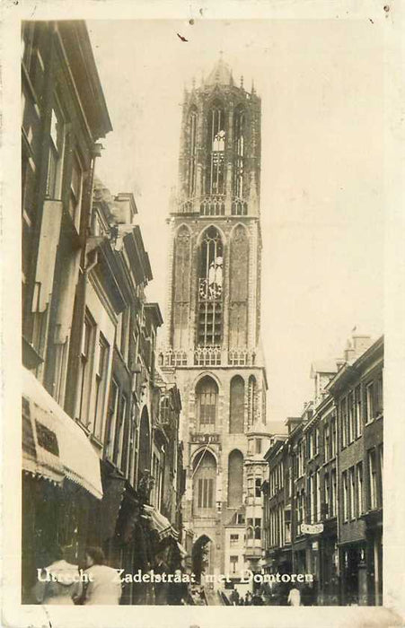 Utrecht Zadelstraat met Domtoren