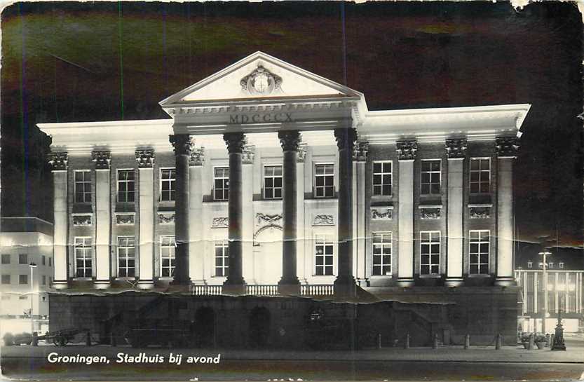 Groningen Stadhuis bij avond