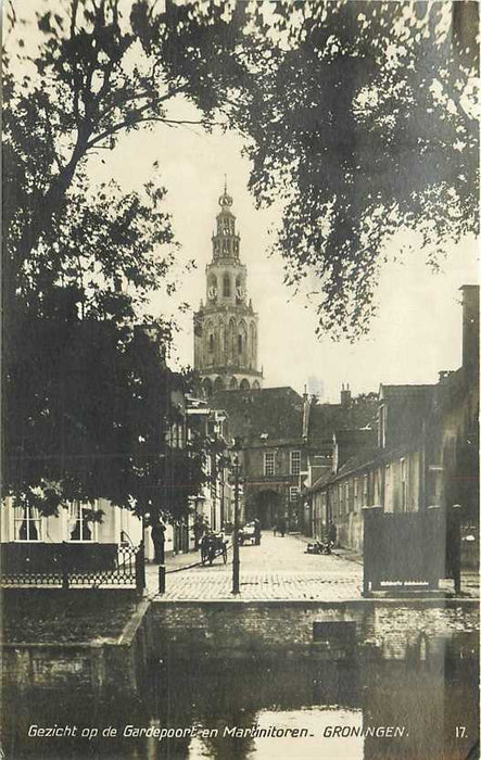 Groningen Gezicht op de Gardepoort en Ma