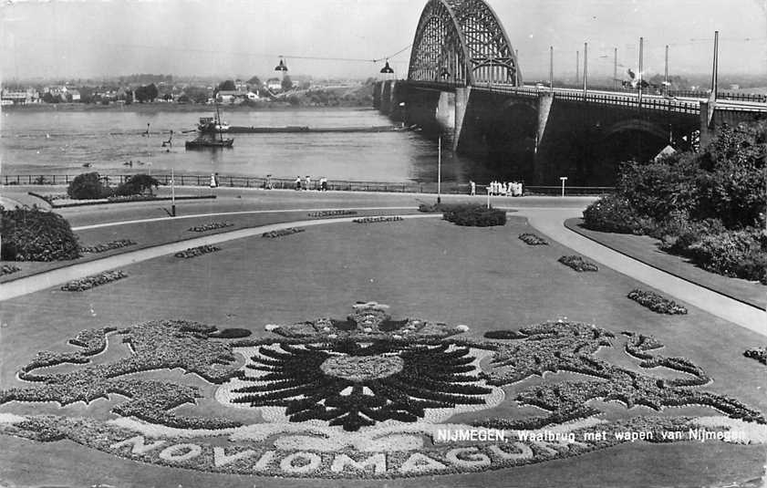 Nijmegen Waalbrug met wapen van Nijmegen