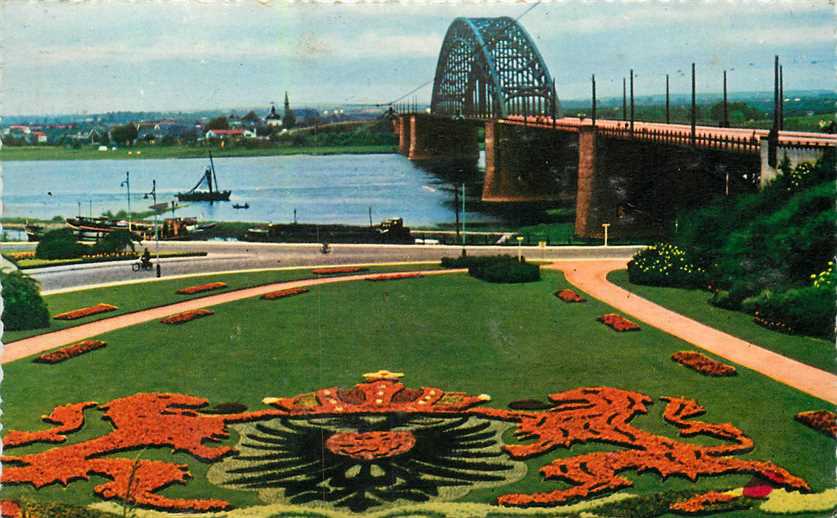 Nijmegen Waalbrug met Bloementapijt