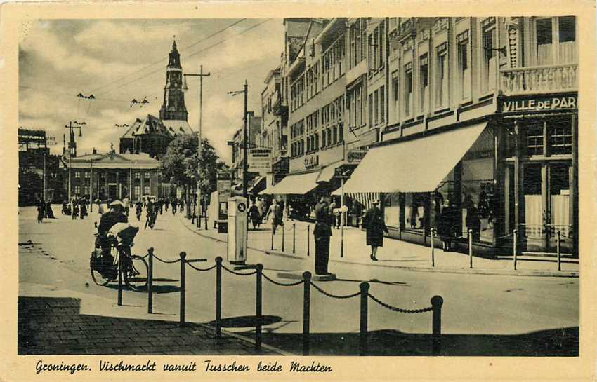 Groningen Vischmarkt vanuit Tusschen beide Markten