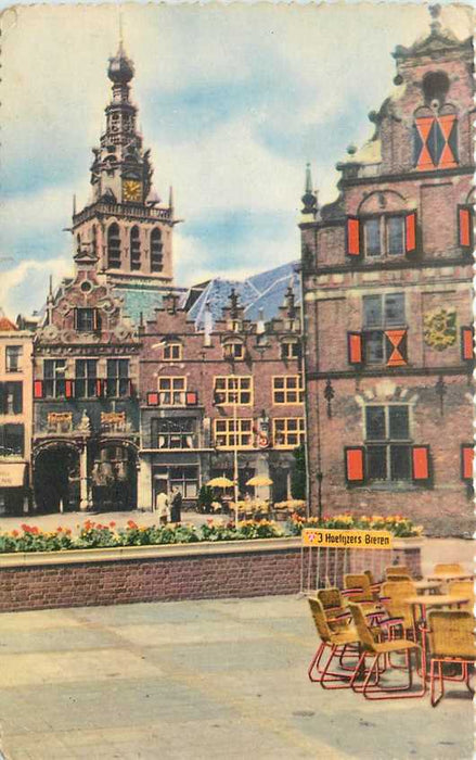 Nijmegen Grote Markt met Waaggebouw en S