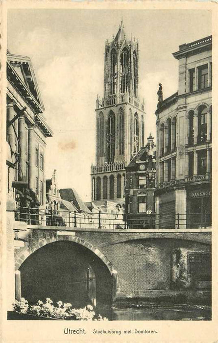 Utrecht Stadhuisbrug met Domtoren