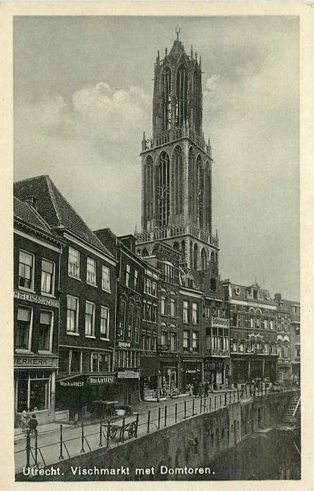 Utrecht Vischmarkt met Domtoren