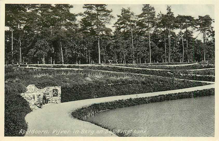 Apeldoorn Vijver in Berg en bosch met bank