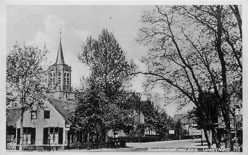 Laren Naarderstraat met Kerk