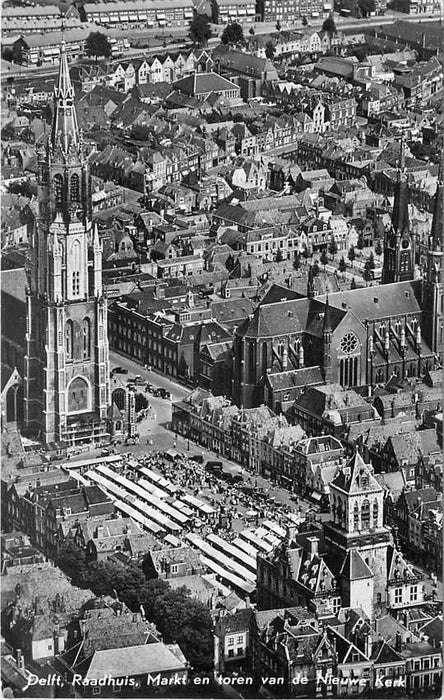 Delft Markt en toren van de Nieuwe Kerk